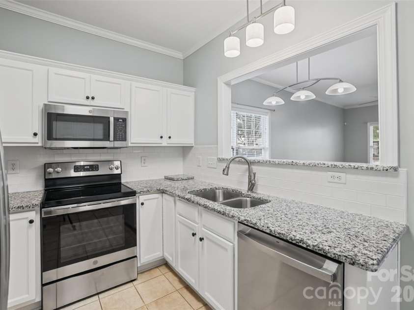 1720 Clemmon Sanders Circle, Rock Hill, SC 29732.  MLS# CAR4424379, YatesRealty ID 53012. Updated kitchen - see into the dining area - great for entertaining