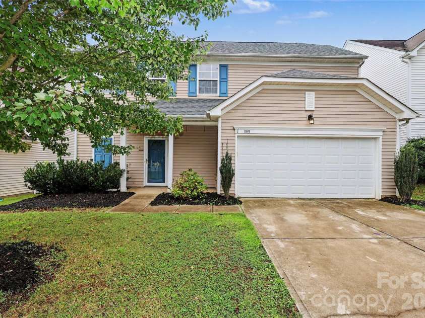 3833 Catawba Creek Drive, Gastonia, NC 28056.  MLS# CAR4427535, YatesRealty ID 53013. 