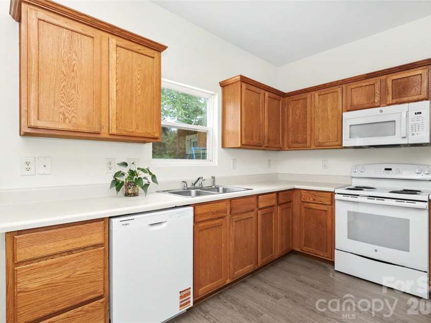 3833 Catawba Creek Drive, Gastonia, NC 28056.  MLS# CAR4427535, YatesRealty ID 53013. 