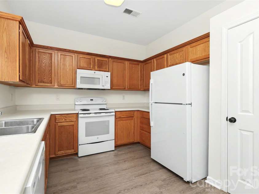 3833 Catawba Creek Drive, Gastonia, NC 28056.  MLS# CAR4427535, YatesRealty ID 53013. 