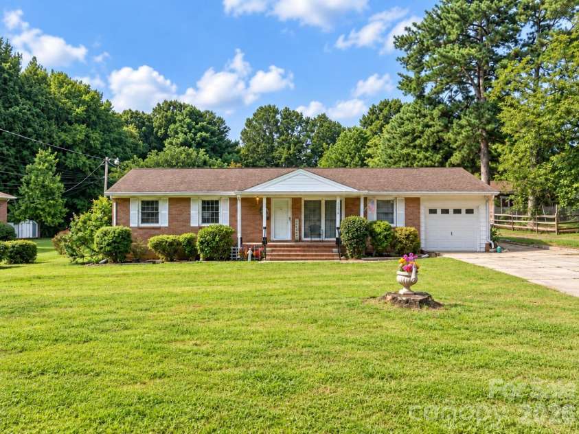 20914 Academy Street, Cornelius, NC 28031.  MLS# CAR4427193, YatesRealty ID 53014. 