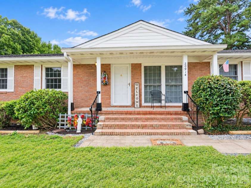 20914 Academy Street, Cornelius, NC 28031.  MLS# CAR4427193, YatesRealty ID 53014. 