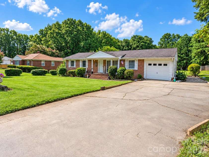 20914 Academy Street, Cornelius, NC 28031.  MLS# CAR4427193, YatesRealty ID 53014. 