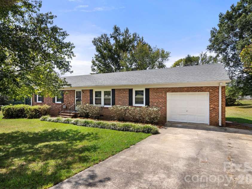 1005 Ramblewood Lane, Gastonia, NC 28056.  MLS# CAR4427814, YatesRealty ID 53015. 