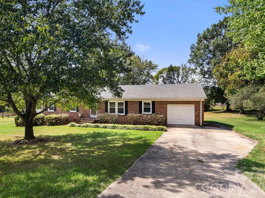 1005 Ramblewood Lane, Gastonia, NC 28056.  MLS# CAR4427814, YatesRealty ID 53015. 