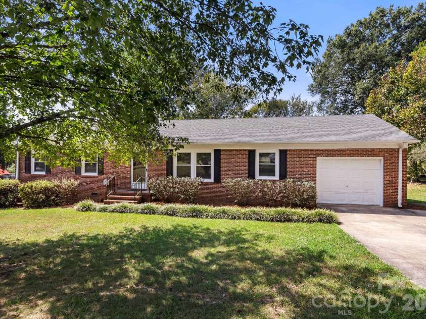 1005 Ramblewood Lane, Gastonia, NC 28056.  MLS# CAR4427814, YatesRealty ID 53015. 