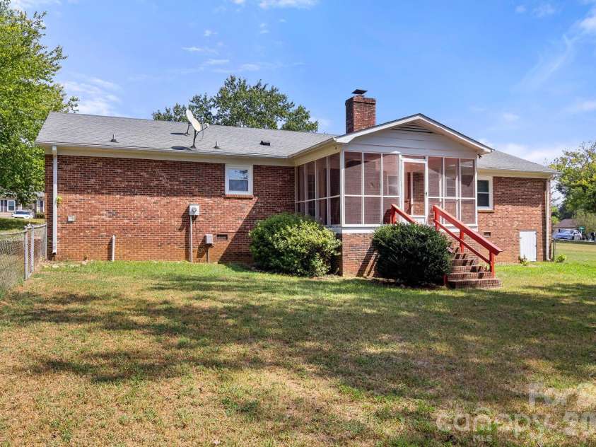 1005 Ramblewood Lane, Gastonia, NC 28056.  MLS# CAR4427814, YatesRealty ID 53015. 
