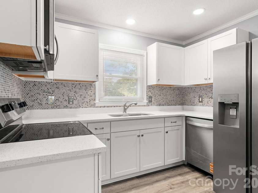 1005 Ramblewood Lane, Gastonia, NC 28056.  MLS# CAR4427814, YatesRealty ID 53015. Kitchen