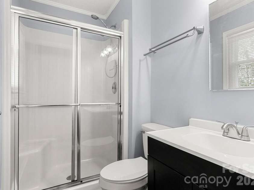 1005 Ramblewood Lane, Gastonia, NC 28056.  MLS# CAR4427814, YatesRealty ID 53015. Primary bath
