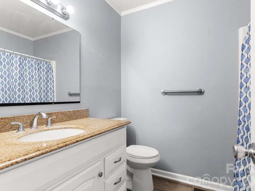1005 Ramblewood Lane, Gastonia, NC 28056.  MLS# CAR4427814, YatesRealty ID 53015. Second Bath