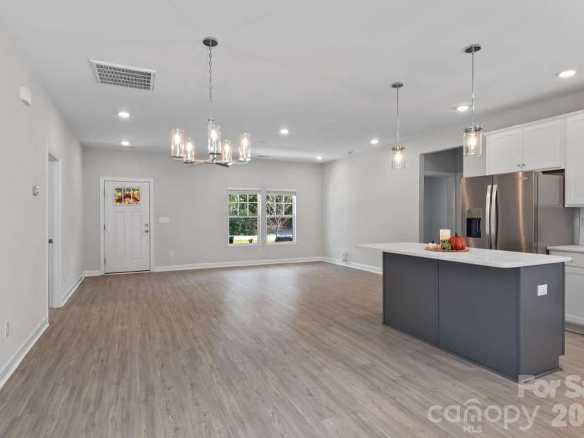 916 Westminster Drive, Statesville, NC 28677.  MLS# CAR4428276, YatesRealty ID 53016. Original kitchen dining