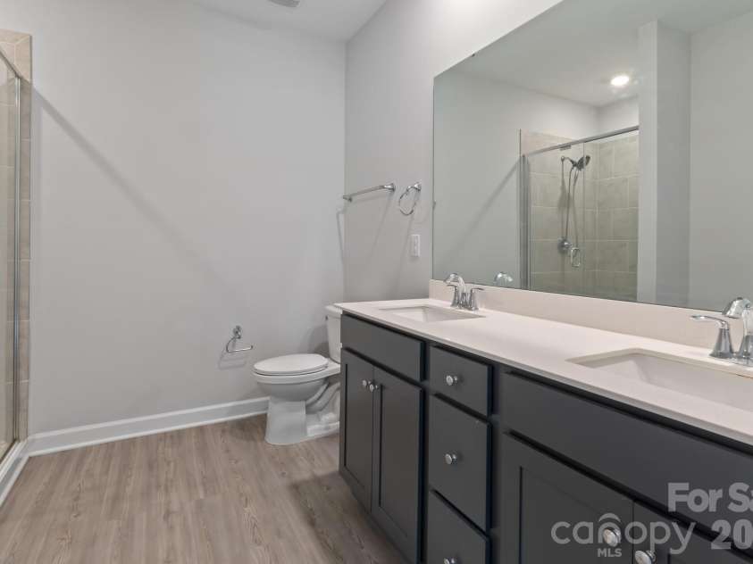 916 Westminster Drive, Statesville, NC 28677.  MLS# CAR4428276, YatesRealty ID 53016. Primary full bath