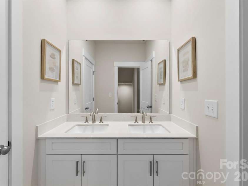 9722 Munsing Drive, Charlotte, NC 28269.  MLS# CAR4427726, YatesRealty ID 53017. 2nd Floor Guest Bathroom