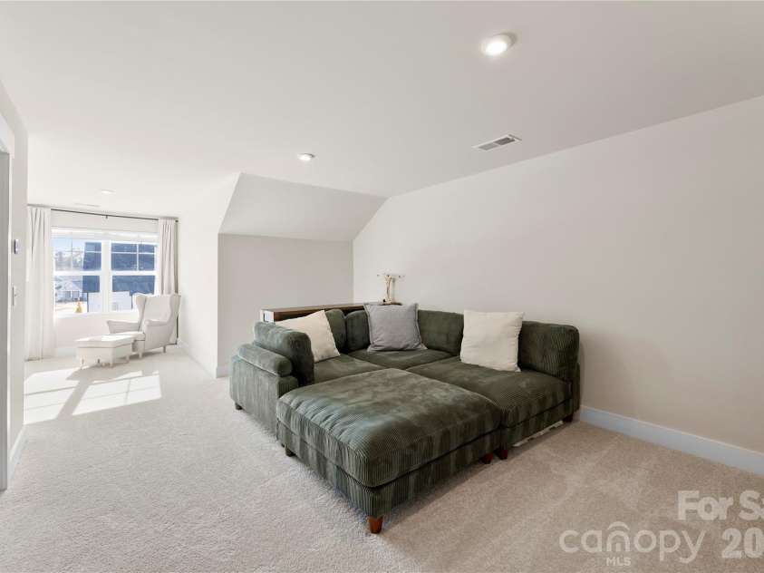 9722 Munsing Drive, Charlotte, NC 28269.  MLS# CAR4427726, YatesRealty ID 53017. 3rd Floor Loft