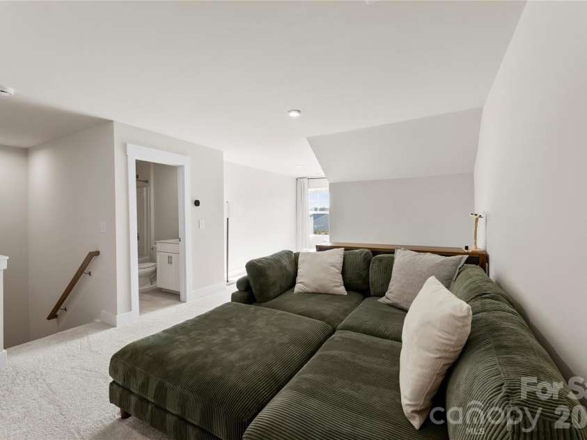 9722 Munsing Drive, Charlotte, NC 28269.  MLS# CAR4427726, YatesRealty ID 53017. 3rd Floor Loft