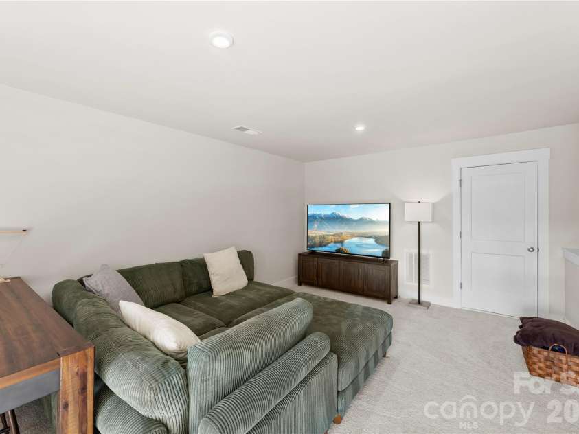 9722 Munsing Drive, Charlotte, NC 28269.  MLS# CAR4427726, YatesRealty ID 53017. 3rd Floor Loft
