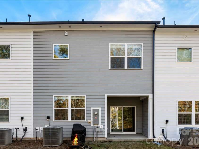 9722 Munsing Drive, Charlotte, NC 28269.  MLS# CAR4427726, YatesRealty ID 53017. 