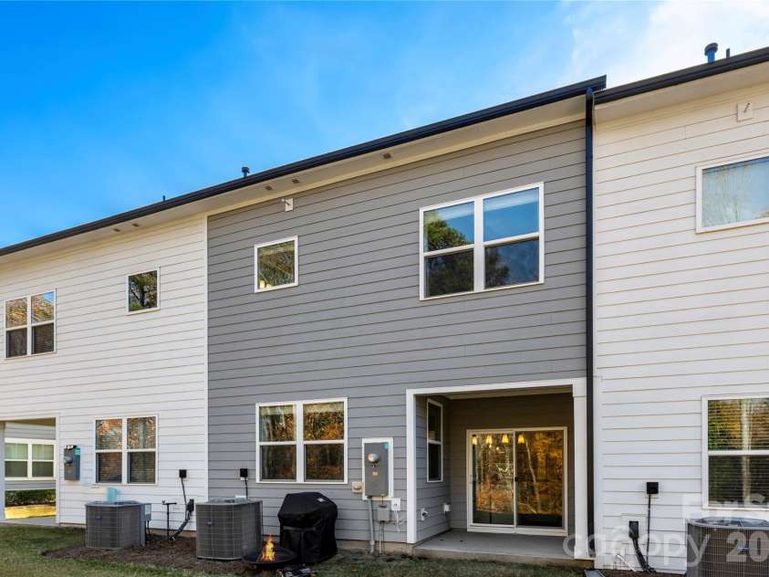 9722 Munsing Drive, Charlotte, NC 28269.  MLS# CAR4427726, YatesRealty ID 53017. 