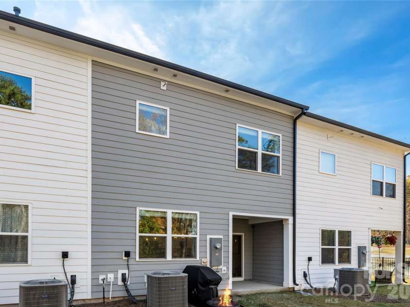 9722 Munsing Drive, Charlotte, NC 28269.  MLS# CAR4427726, YatesRealty ID 53017. 