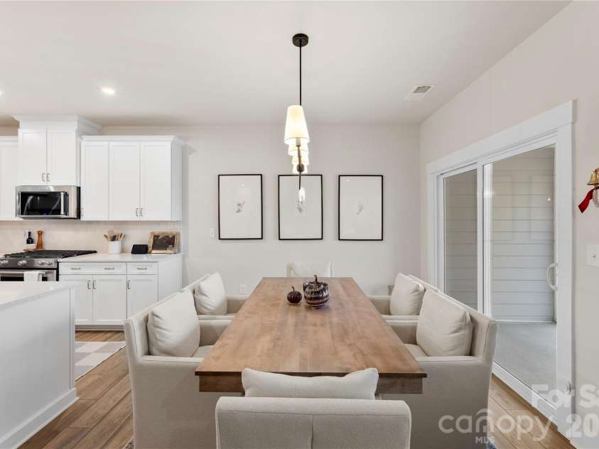 9722 Munsing Drive, Charlotte, NC 28269.  MLS# CAR4427726, YatesRealty ID 53017. Dining Area