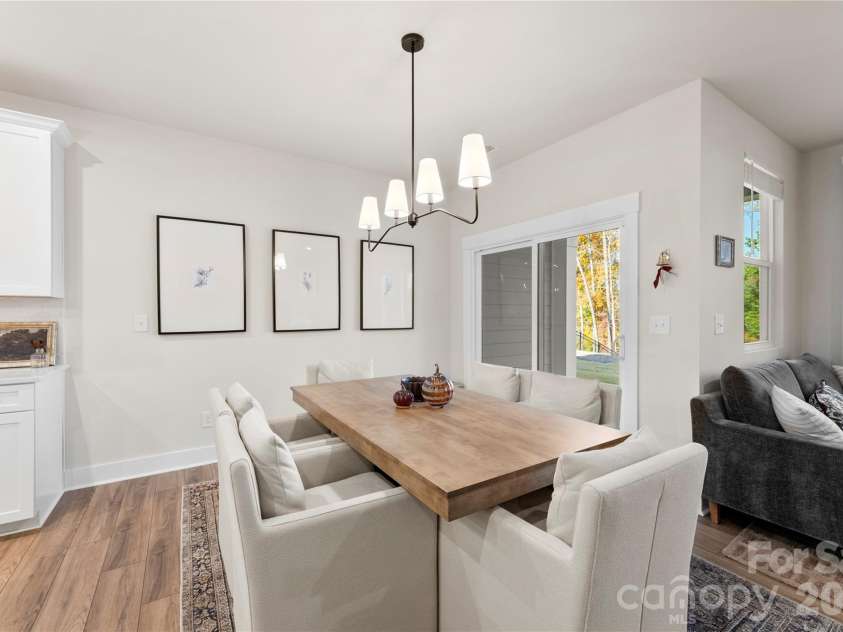 9722 Munsing Drive, Charlotte, NC 28269.  MLS# CAR4427726, YatesRealty ID 53017. Dining Area