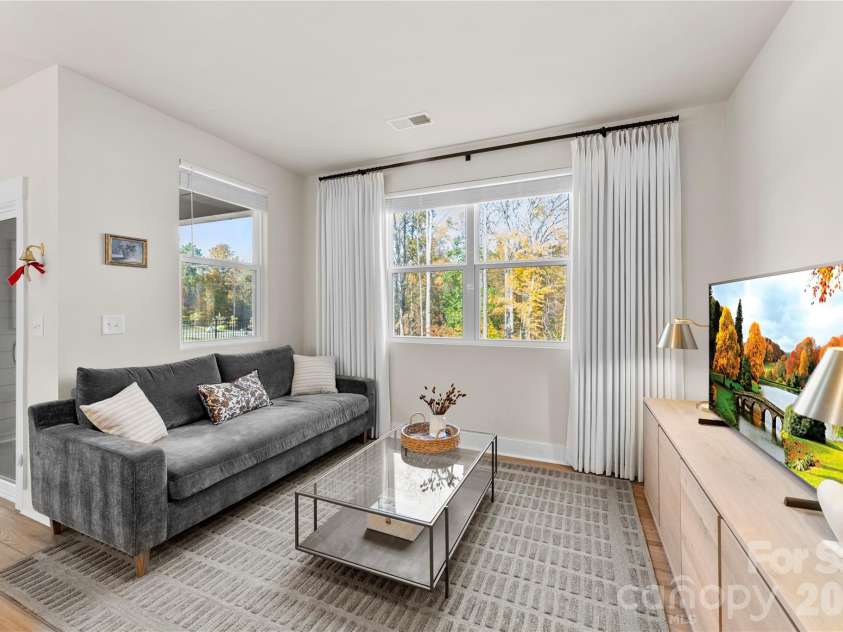 9722 Munsing Drive, Charlotte, NC 28269.  MLS# CAR4427726, YatesRealty ID 53017. Living Room