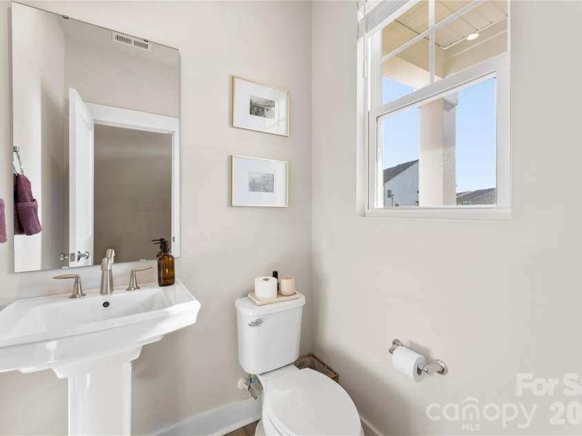 9722 Munsing Drive, Charlotte, NC 28269.  MLS# CAR4427726, YatesRealty ID 53017. Main Level Half Bathroom