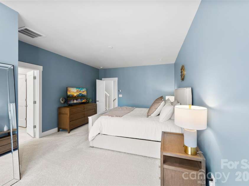 9722 Munsing Drive, Charlotte, NC 28269.  MLS# CAR4427726, YatesRealty ID 53017. Primary Bedroom