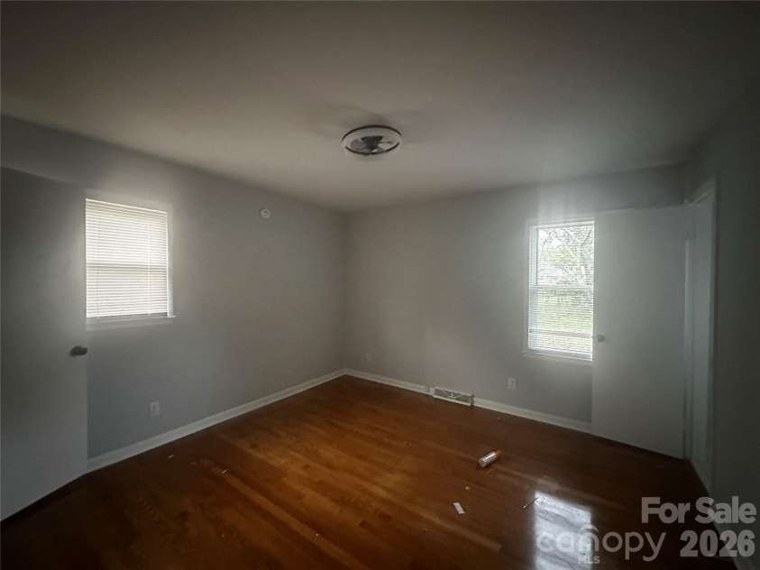3105 Woodview Drive, High Point, NC 27265.  MLS# CAR4428508, YatesRealty ID 53020. 
