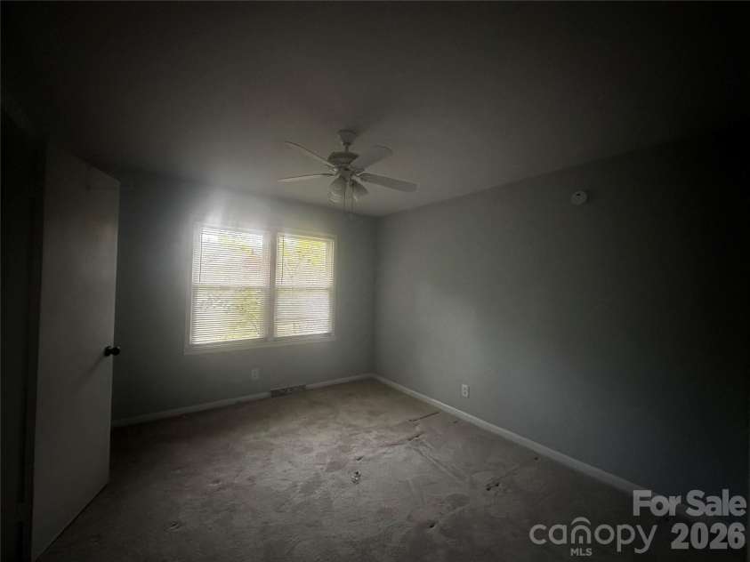 3105 Woodview Drive, High Point, NC 27265.  MLS# CAR4428508, YatesRealty ID 53020. 