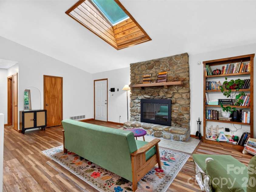39 Spooks Branch Extension, Asheville, NC 28804.  MLS# CAR4425743, YatesRealty ID 53021. 