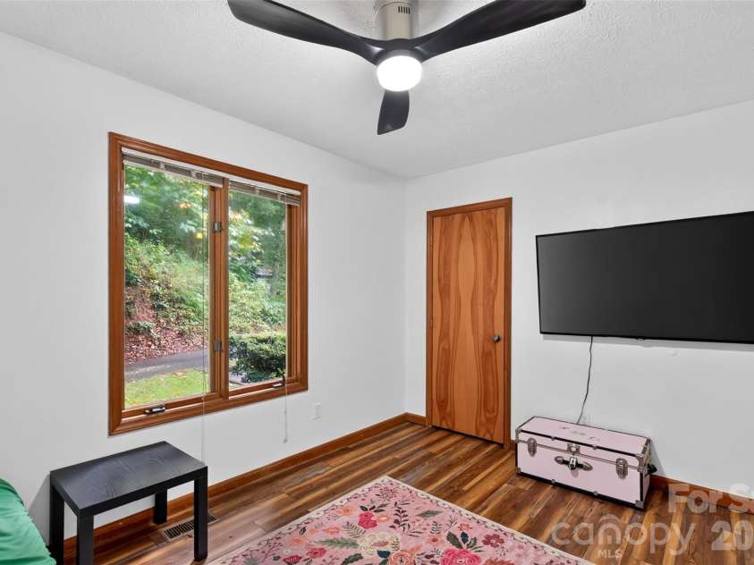 39 Spooks Branch Extension, Asheville, NC 28804.  MLS# CAR4425743, YatesRealty ID 53021. 