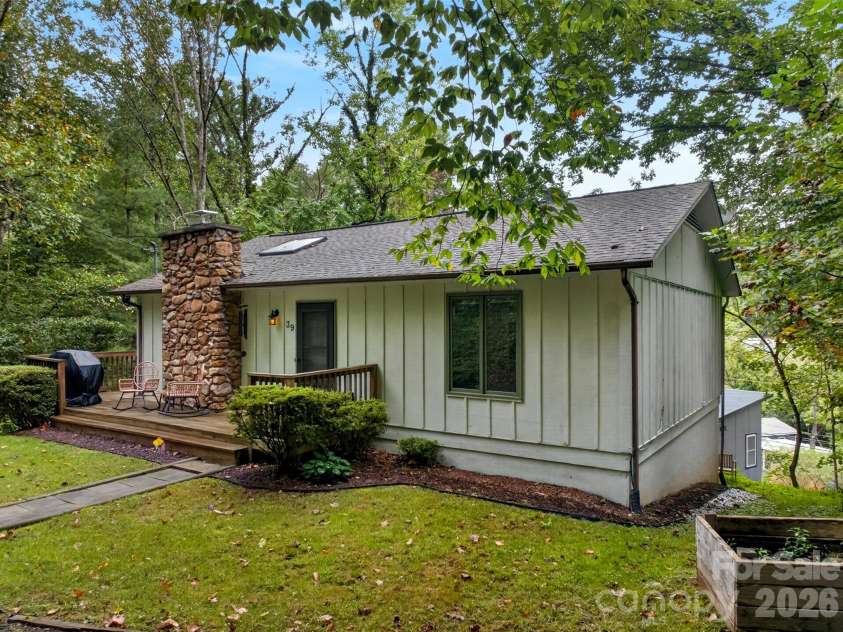 39 Spooks Branch Extension, Asheville, NC 28804.  MLS# CAR4425743, YatesRealty ID 53021. A tastefully updated home in Beaverdam Valley.