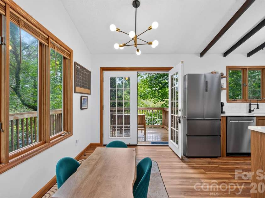 39 Spooks Branch Extension, Asheville, NC 28804.  MLS# CAR4425743, YatesRealty ID 53021. Dedicated dining space