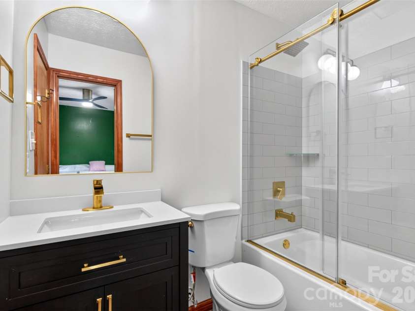 39 Spooks Branch Extension, Asheville, NC 28804.  MLS# CAR4425743, YatesRealty ID 53021. Primary bath