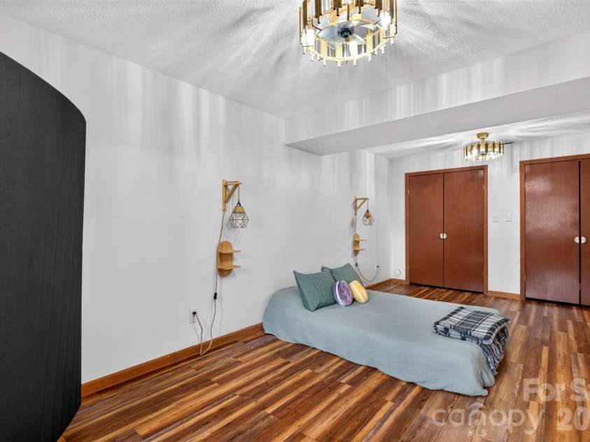 39 Spooks Branch Extension, Asheville, NC 28804.  MLS# CAR4425743, YatesRealty ID 53021. Spacious with two closets