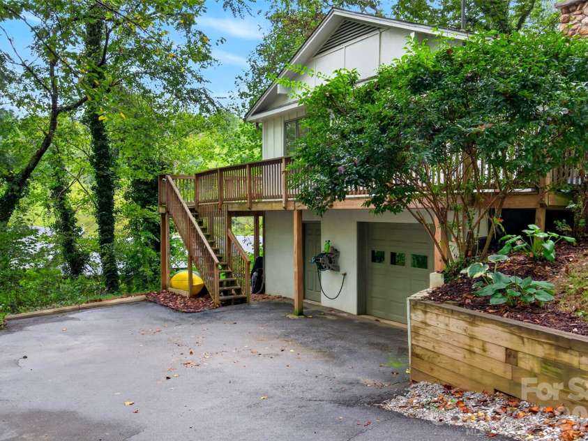 39 Spooks Branch Extension, Asheville, NC 28804.  MLS# CAR4425743, YatesRealty ID 53021. There is a one car attached garage with storage