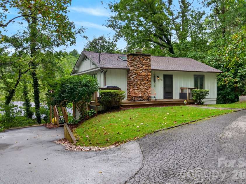 39 Spooks Branch Extension, Asheville, NC 28804.  MLS# CAR4425743, YatesRealty ID 53021. Welcome Home