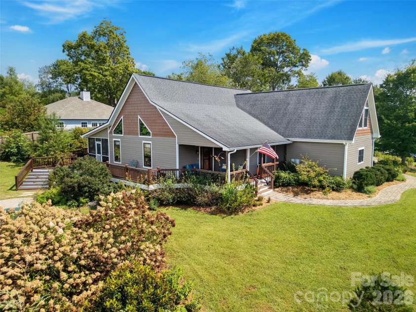 90 Oaklawn Avenue, Brevard, NC 28712.  MLS# CAR4427770, YatesRealty ID 53022. 