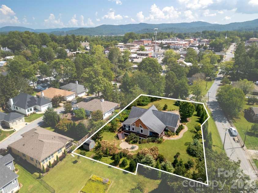 90 Oaklawn Avenue, Brevard, NC 28712.  MLS# CAR4427770, YatesRealty ID 53022. 