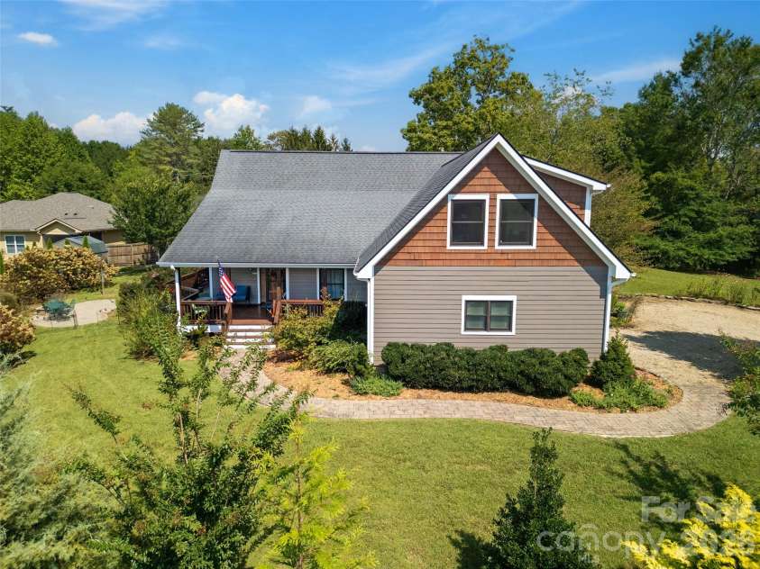 90 Oaklawn Avenue, Brevard, NC 28712.  MLS# CAR4427770, YatesRealty ID 53022. 
