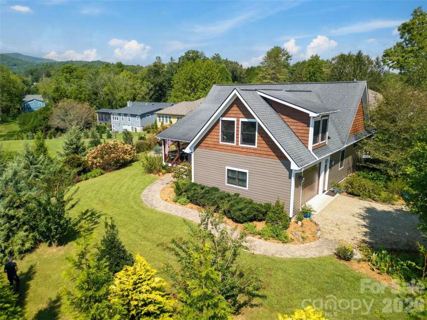 90 Oaklawn Avenue, Brevard, NC 28712.  MLS# CAR4427770, YatesRealty ID 53022. 