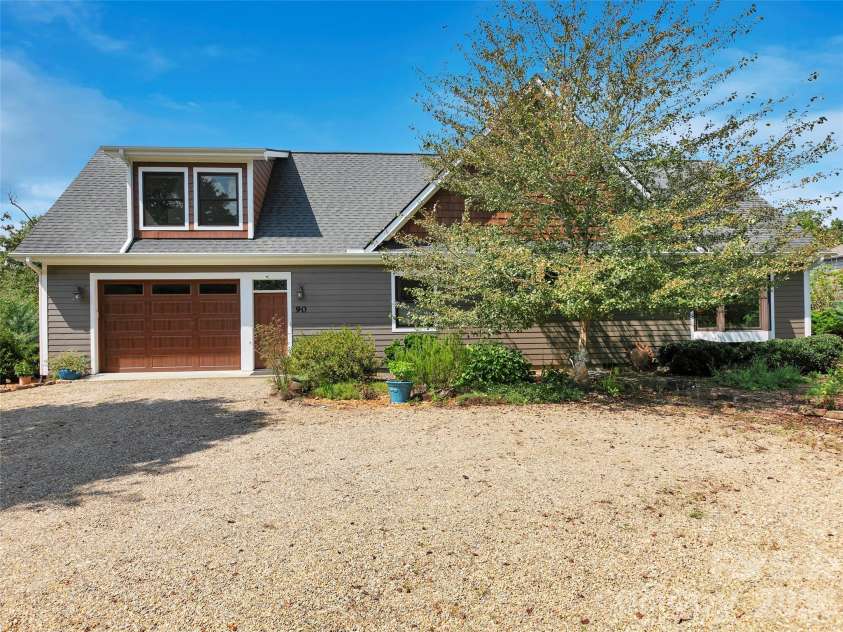 90 Oaklawn Avenue, Brevard, NC 28712.  MLS# CAR4427770, YatesRealty ID 53022. 