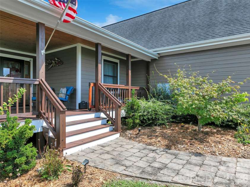 90 Oaklawn Avenue, Brevard, NC 28712.  MLS# CAR4427770, YatesRealty ID 53022. 