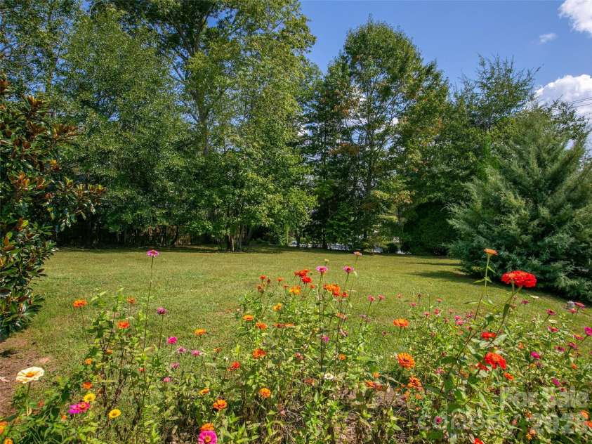 90 Oaklawn Avenue, Brevard, NC 28712.  MLS# CAR4427770, YatesRealty ID 53022. 