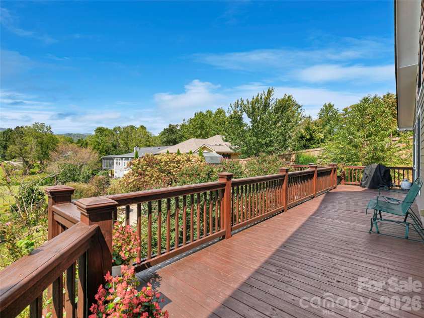 90 Oaklawn Avenue, Brevard, NC 28712.  MLS# CAR4427770, YatesRealty ID 53022. 