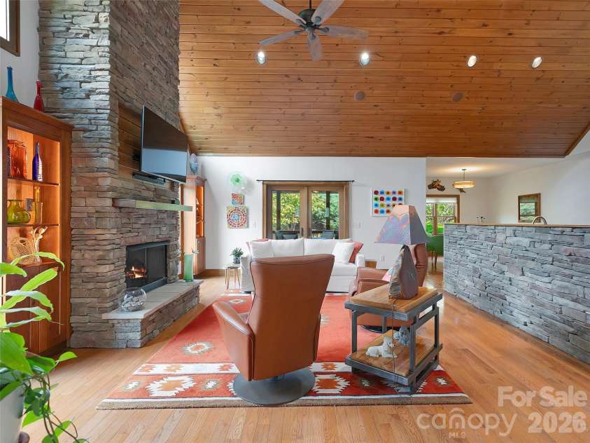 90 Oaklawn Avenue, Brevard, NC 28712.  MLS# CAR4427770, YatesRealty ID 53022. 