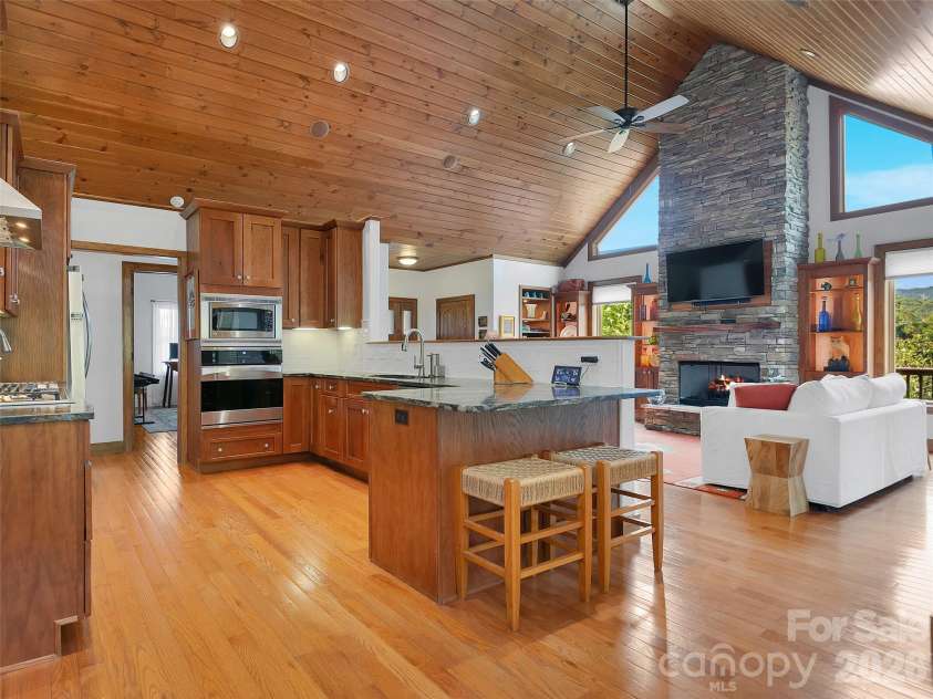 90 Oaklawn Avenue, Brevard, NC 28712.  MLS# CAR4427770, YatesRealty ID 53022. 