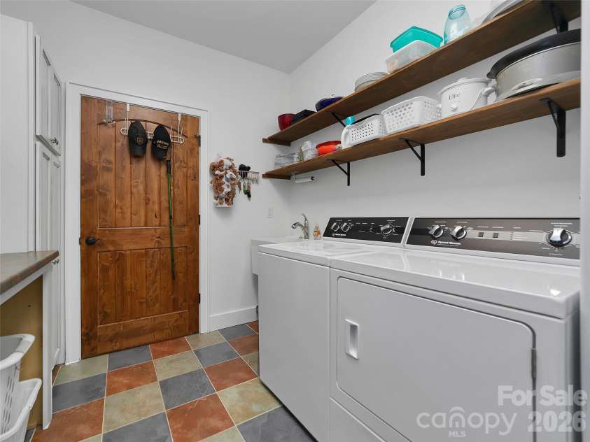 90 Oaklawn Avenue, Brevard, NC 28712.  MLS# CAR4427770, YatesRealty ID 53022. 
