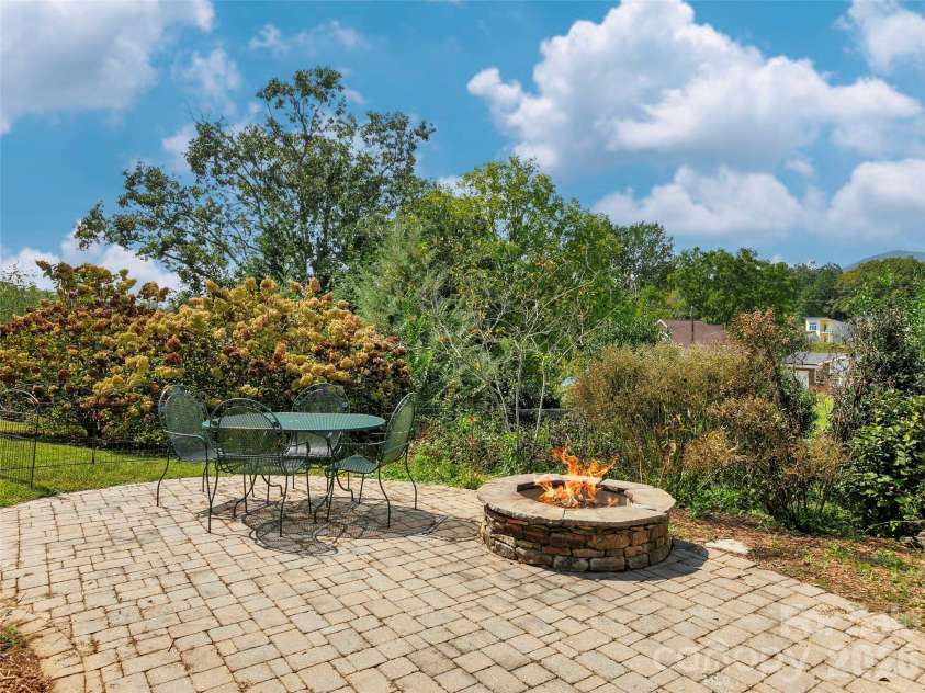 90 Oaklawn Avenue, Brevard, NC 28712.  MLS# CAR4427770, YatesRealty ID 53022. 